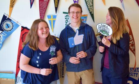 smiling students holding "I'm a Gator" signs